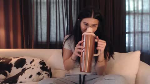 cassiealvarez online show from June 19, 2026, 9:18 pm