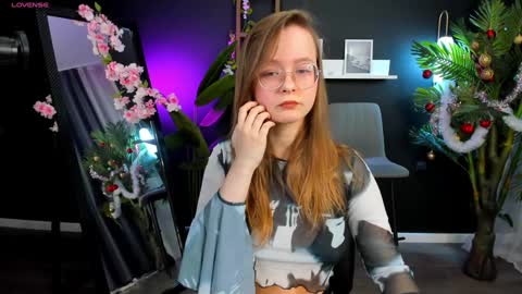 Snapshot of cassiecool chatting on January 7, 2025, 8:42 pm assie online show from January 7, 2025, 8:42 pm