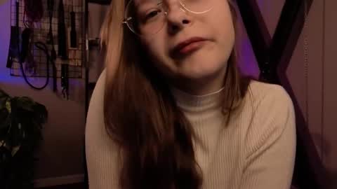 assie online show from November 27, 2025, 1:02 pm