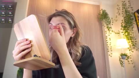 Snapshot of cassieholland chatting on February 22, 2026, 8:24 am Im Cassie3 online show from February 22, 2026, 8:24 am