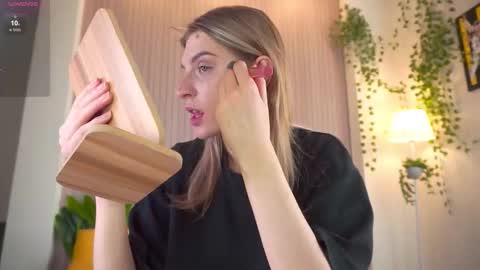 Snapshot of cassieholland chatting on February 24, 2026, 8:01 am Im Cassie3 online show from February 24, 2026, 8:01 am