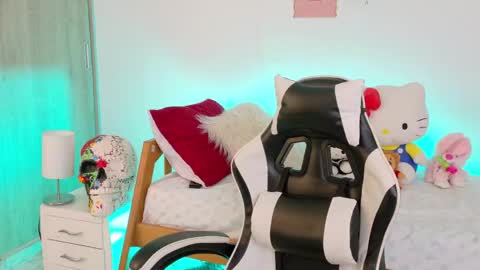 Snapshot of cassiopea__ chatting on May 19, 2026, 1:44 am Paula online show from May 19, 2026, 1:44 am