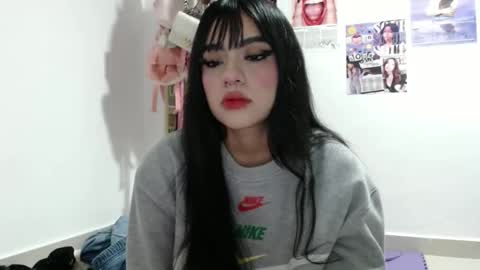 Mila online show from October 15, 2025, 8:03 am