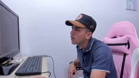 Snapshot of catalina_and_roger chatting on January 2, 2025, 6:56 pm Cata y Roger online show from January 2, 2025, 6:56 pm