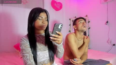 Snapshot of catalina_and_roger chatting on February 6, 2025, 5:35 am Cata y Roger online show from February 6, 2025, 5:35 am