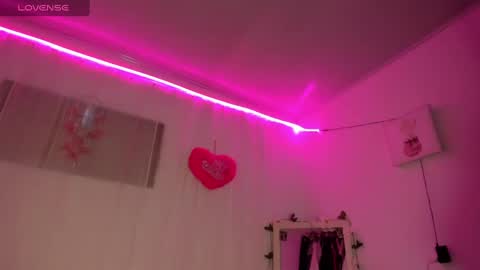 Snapshot of catalina_and_roger chatting on February 10, 2025, 6:03 pm Cata y Roger online show from February 10, 2025, 6:03 pm