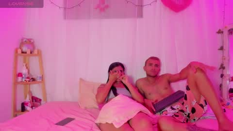 Snapshot of catalina_and_roger chatting on February 27, 2025, 6:18 am Cata y Roger online show from February 27, 2025, 6:18 am