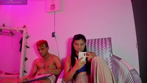 Snapshot of catalina_and_roger chatting on March 6, 2025, 8:37 pm Cata y Roger online show from March 6, 2025, 8:37 pm