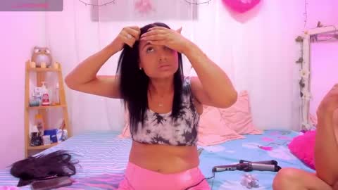 Snapshot of catalina_and_roger chatting on March 12, 2025, 7:24 am Cata y Roger online show from March 12, 2025, 7:24 am