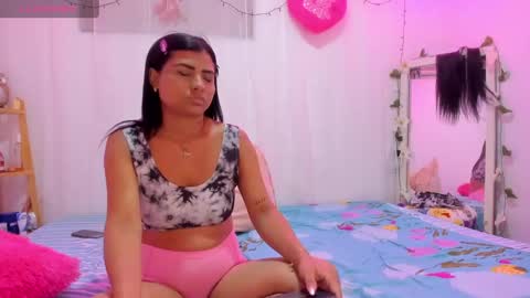 Snapshot of catalina_and_roger chatting on March 12, 2025, 10:26 am Cata y Roger online show from March 12, 2025, 10:26 am