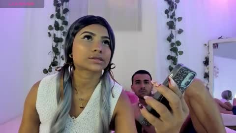 Snapshot of catalina_and_roger chatting on October 10, 2025, 4:50 pm Cata y Roger online show from October 10, 2025, 4:50 pm