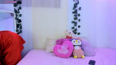 Snapshot of catalina_and_roger chatting on November 6, 2025, 9:48 pm Cata y Roger online show from November 6, 2025, 9:48 pm