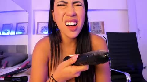 Snapshot of catalinamuss_ chatting on February 10, 2025, 8:31 pm Catalina online show from February 10, 2025, 8:31 pm