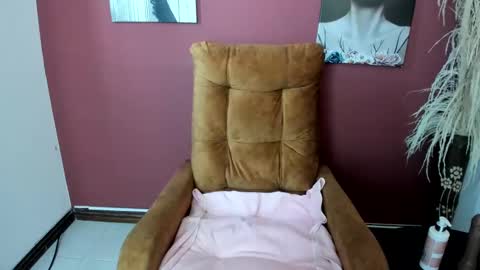    Catalina Scott   online show from February 19, 2025, 11:38 am