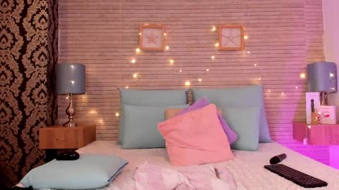 Snapshot of catalinnathompson chatting on December 16, 2024, 6:16 pm CatalinnaThompson online show from December 16, 2024, 6:16 pm