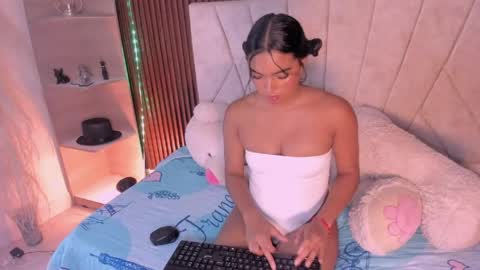 catalleya_f online show from May 11, 2026, 8:17 pm