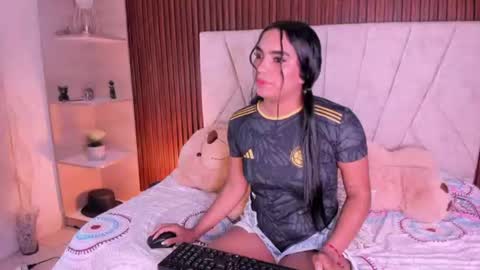 catalleya_f online show from July 3, 2026, 8:37 pm
