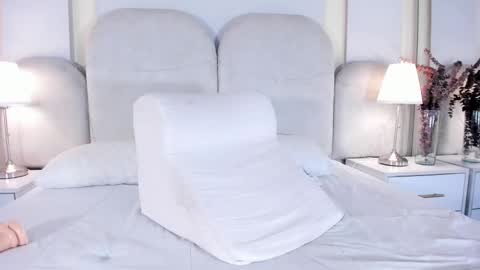 Snapshot of catalleya_hott chatting on December 15, 2024, 12:18 am Call me Cata online show from December 15, 2024, 12:18 am