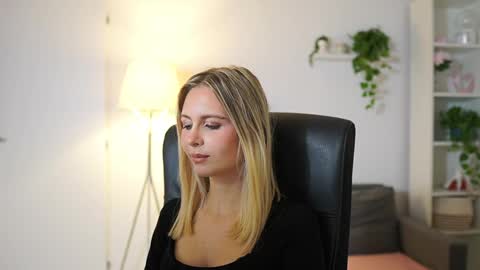 catecrago  online show from October 17, 2025, 8:17 am