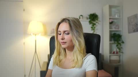 catecrago  online show from November 6, 2025, 8:59 am