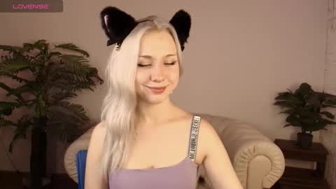 Snapshot of cateyepro chatting on December 3, 2025, 2:08 am Anna online show from December 3, 2025, 2:08 am