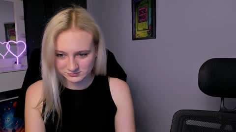 Snapshot of catherine_kitty chatting on February 7, 2025, 1:22 pm Catherine online show from February 7, 2025, 1:22 pm