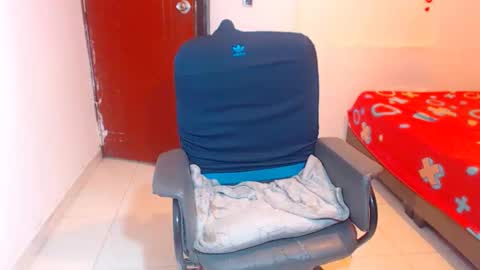 cathi_nahomi online show from November 30, 2025, 7:12 am