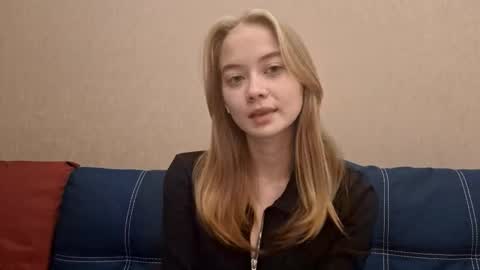 Snapshot of cathrynfinnell chatting on October 25, 2025, 11:29 am Alisa online show from October 25, 2025, 11:29 am