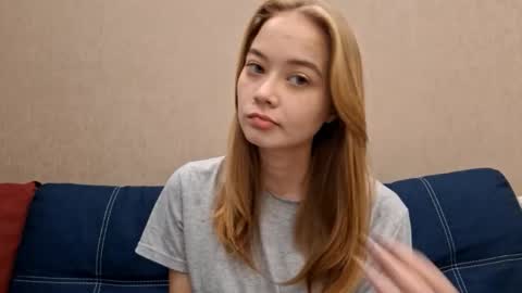 Snapshot of cathrynfinnell chatting on October 27, 2025, 11:03 am Alisa online show from October 27, 2025, 11:03 am