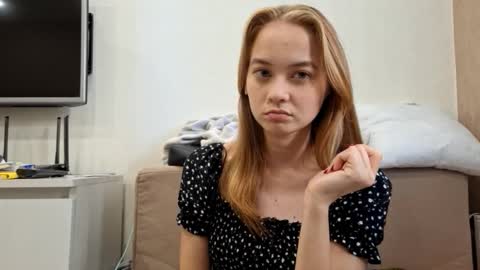 Snapshot of cathrynfinnell chatting on October 29, 2025, 11:01 am Alisa online show from October 29, 2025, 11:01 am