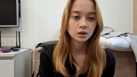 Snapshot of cathrynfinnell chatting on November 1, 2025, 11:01 am Alisa online show from November 1, 2025, 11:01 am