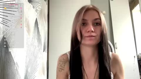 Snapshot of catinagaznes chatting on October 11, 2025, 9:41 am Lola online show from October 11, 2025, 9:41 am