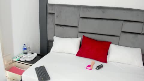 Catleya online show from December 18, 2025, 12:11 pm