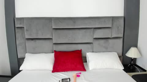 Catleya online show from December 19, 2025, 12:01 pm