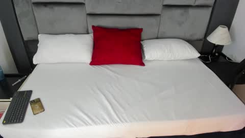 Catleya online show from December 22, 2025, 12:02 pm