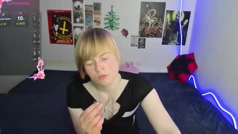 cattie_w_ online show from February 5, 2026, 1:21 am