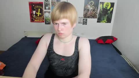 cattie_w_ online show from April 14, 2026, 1:22 am