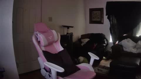 Snapshot of cattywompiscreations chatting on December 4, 2024, 2:37 pm zatbabydaddy online show from December 4, 2024, 2:37 pm