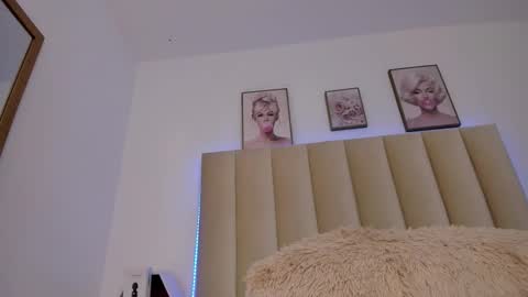 Snapshot of catvalentinee_ chatting on October 31, 2025, 9:43 am catvalentinee_ online show from October 31, 2025, 9:43 am