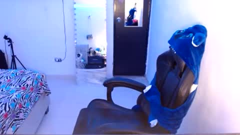 Snapshot of caylinn19 chatting on November 24, 2025, 2:17 pm Caylinn online show from November 24, 2025, 2:17 pm