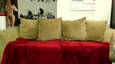 Snapshot of ccgreysweatpants chatting on January 30, 2025, 4:55 pm WHAT CAN YOU GET US TO DO online show from January 30, 2025, 4:55 pm