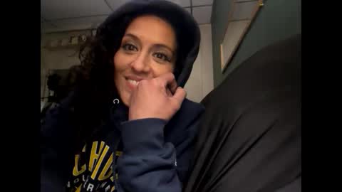 Snapshot of cece_vibez chatting on November 30, 2025, 10:08 am cece_vibez online show from November 30, 2025, 10:08 am