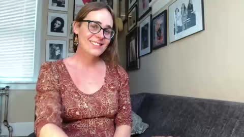 Snapshot of cecilysaintclaire chatting on February 18, 2025, 5:10 pm Cecily Saint Claire online show from February 18, 2025, 5:10 pm