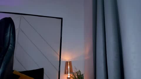 celene_rosejs online show from May 17, 2026, 7:32 pm