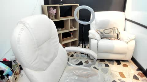 Snapshot of celesstebruce chatting on February 6, 2025, 2:11 am meli online show from February 6, 2025, 2:11 am