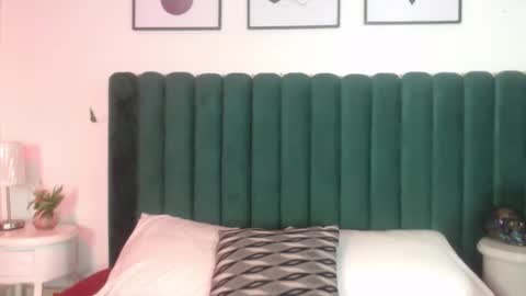 Snapshot of celeste_bs chatting on October 30, 2025, 4:14 am Celeste online show from October 30, 2025, 4:14 am