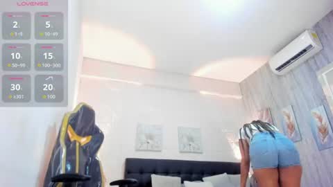 Snapshot of celeste_lil chatting on July 7, 2026, 8:57 pm C E L E S T E online show from July 7, 2026, 8:57 pm
