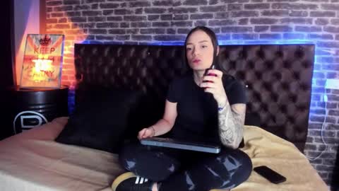celeste_starsss online show from November 18, 2025, 3:34 am
