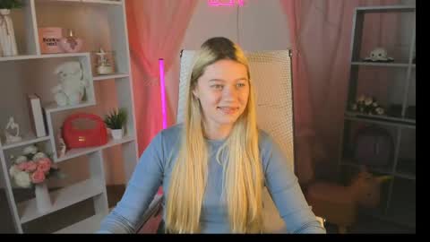 your cute kitty online show from April 13, 2026, 3:39 pm