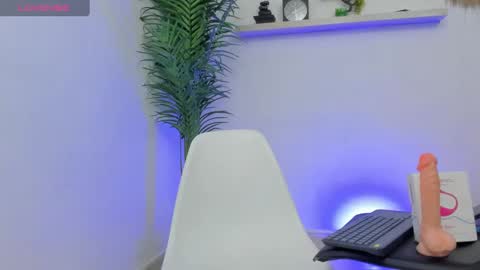 Snapshot of cellesteevans chatting on December 10, 2024, 5:44 pm Celeste online show from December 10, 2024, 5:44 pm